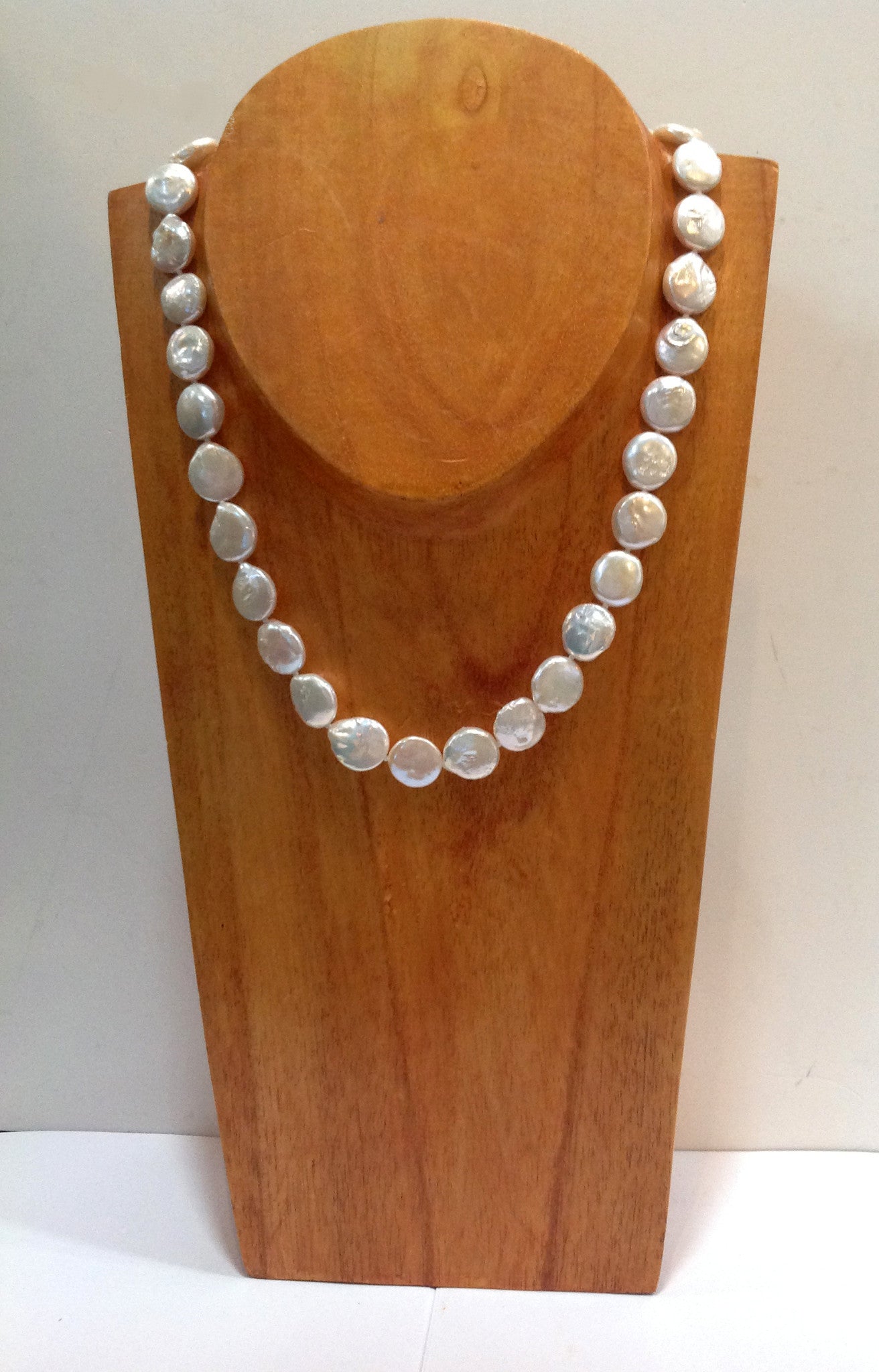 Coin sales pearls necklace