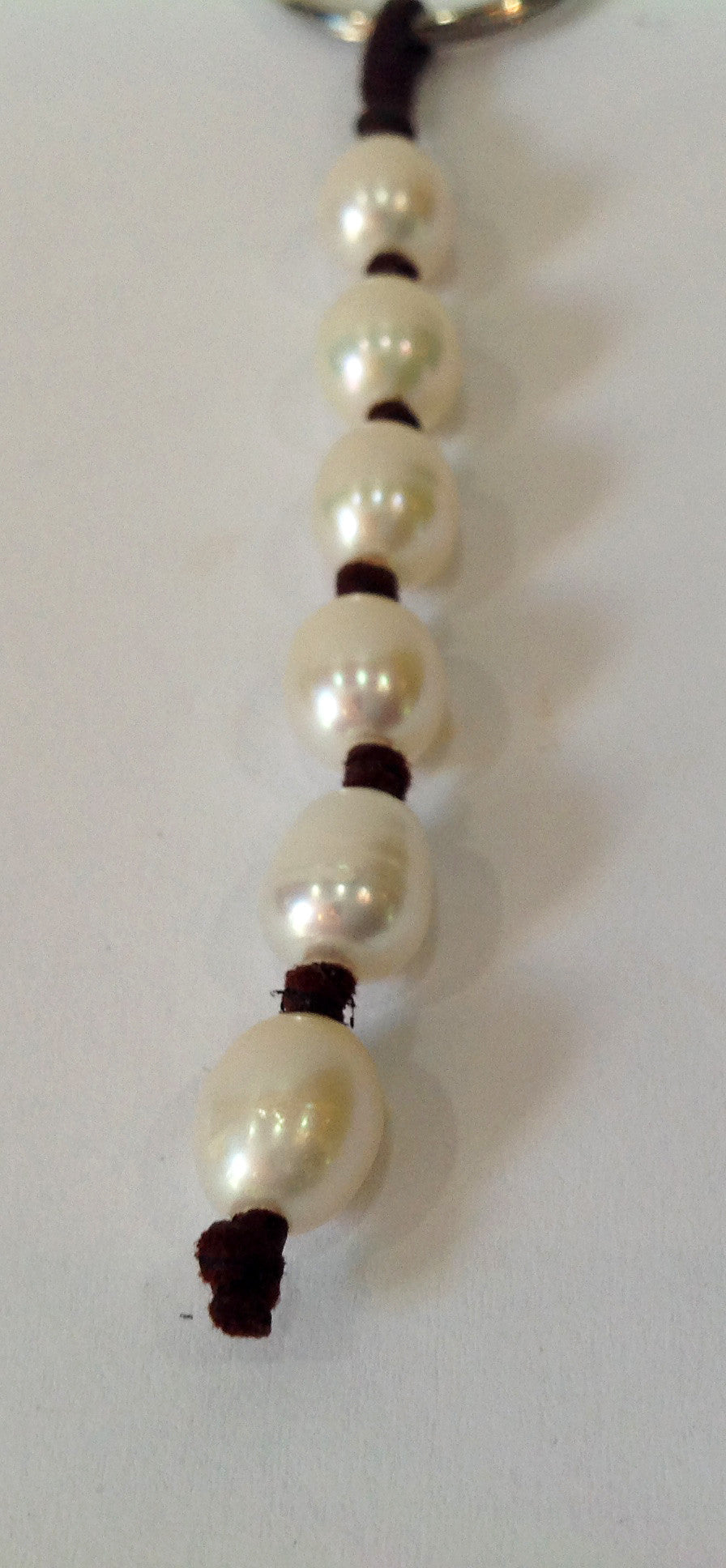 "Knot Another Classic" Freshwater Pearl and Leather Keychain - Klara Haloho - 4