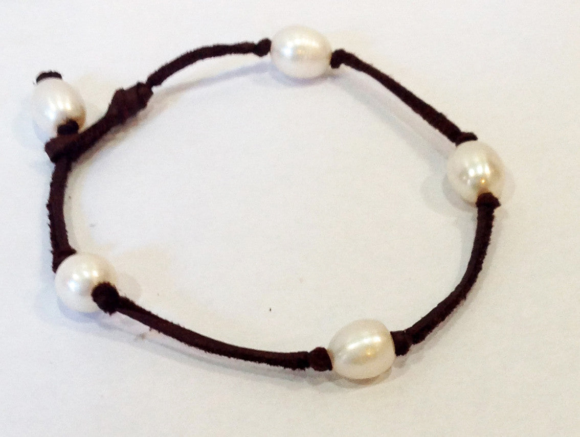 Simple Freshwater Pearl Bracelet - Klara Haloho - 1