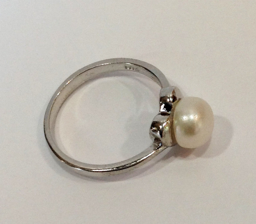 Freshwater Pearl and Sterling Silver Ring - Klara Haloho - 4